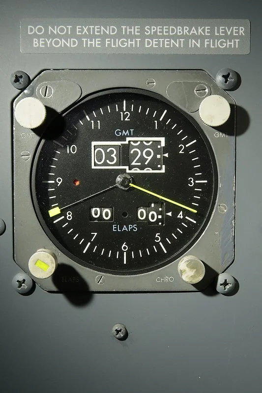 Boeing Style 737 Clock — Flaps 2 Approach - Boeing 737 Simulator